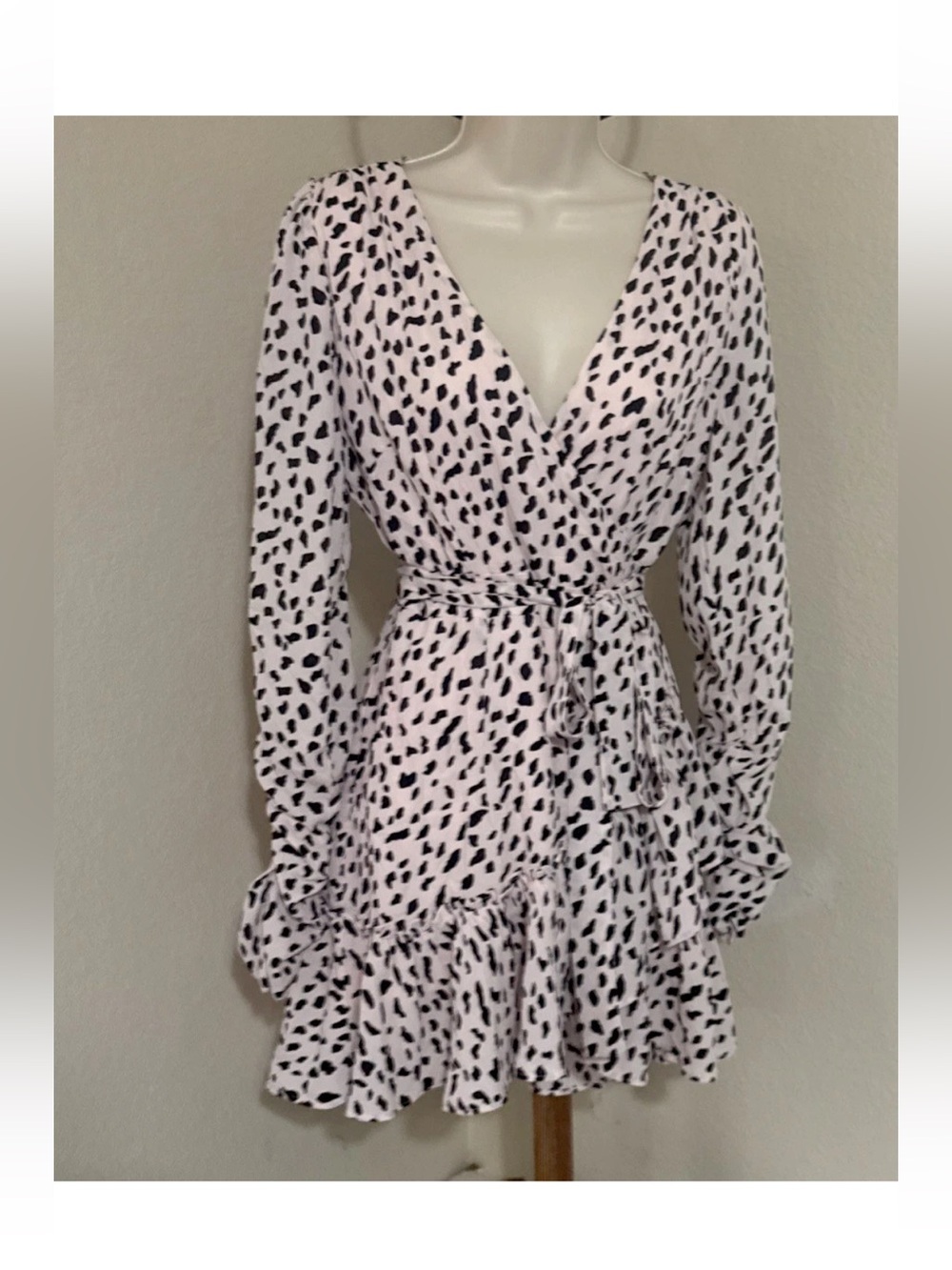 Pink Spot Print Long Sleeve Mini — Deep V — Wild Ruffle Hem Size Large